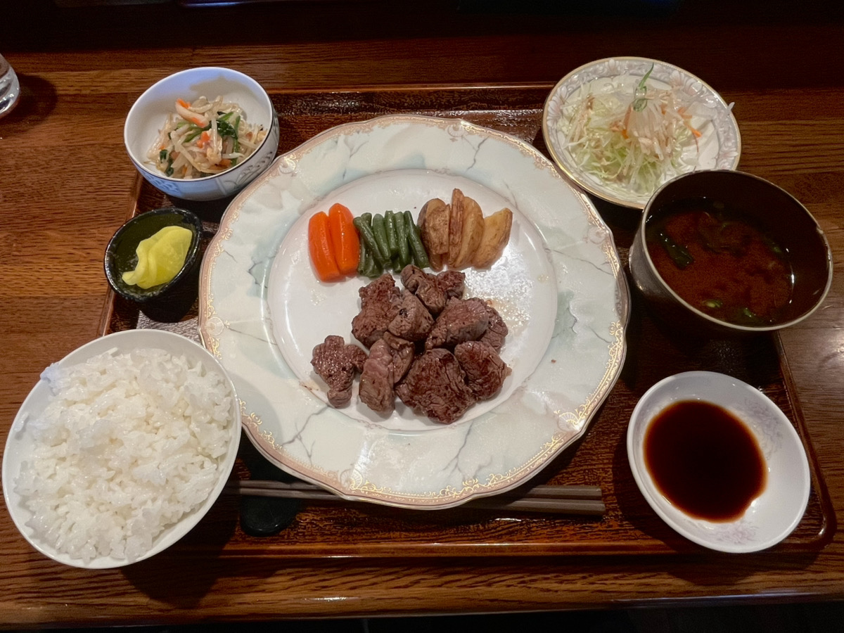 お肉を食べに…